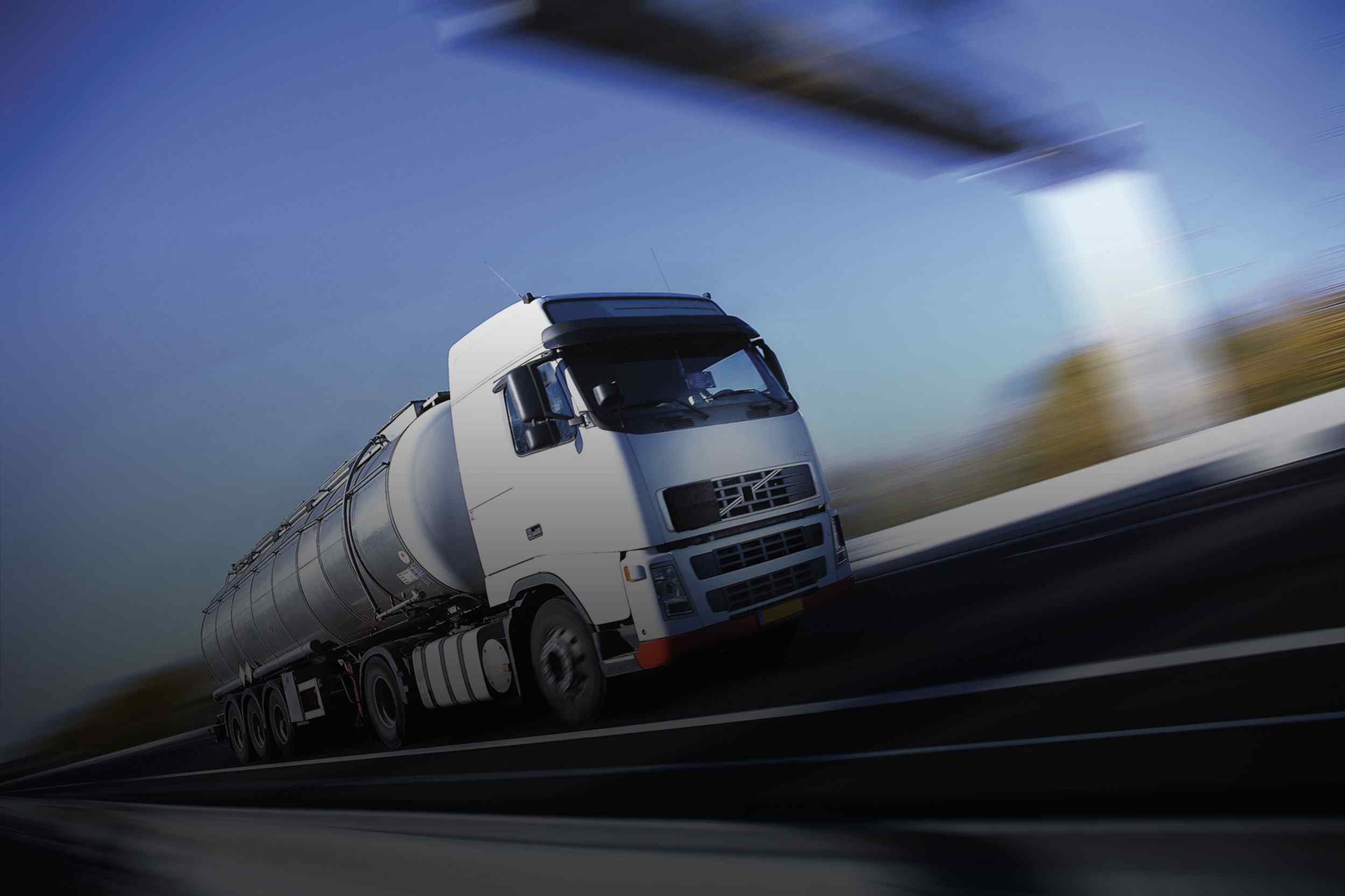 https://www.worldlog.ge/wp-content/uploads/2015/09/White-Truck-single.jpg